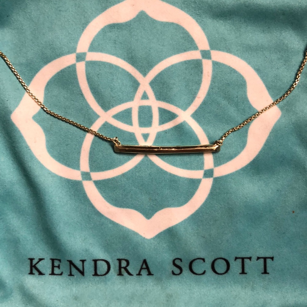Kendra Scott necklace